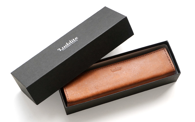【イタリアンレザー MAYA】ペンケース Sサイズ ファスナー ポケット付 三角 本革 Luddite ラダイト
